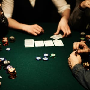 Објашњене позиције за покер столом