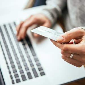 Глобално: Како кредитне картице поједностављују прекограничне онлајн казино трансакције